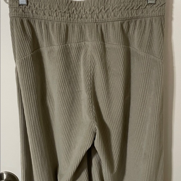 Lululemon Wide Leg Velvet Cord Asia Fit Pants in Riverstone Size Large - Picture 9 of 11